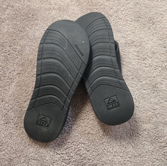 NEW REEF size 12 Sandals - Picture 2 of 2